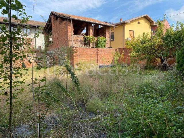 Vendesi casa indipendente a Fontaneto d'Agogna