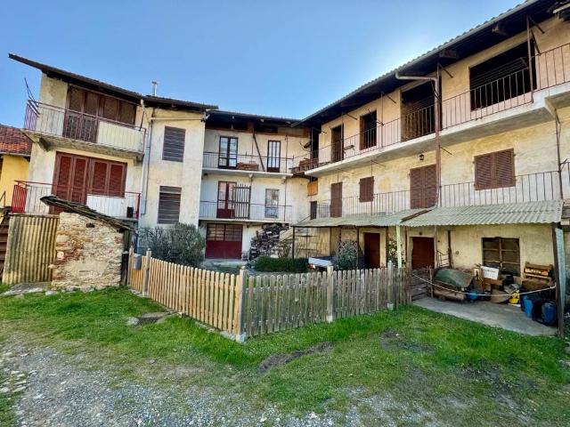 Vendesi casa indipendente a Forno Canavese