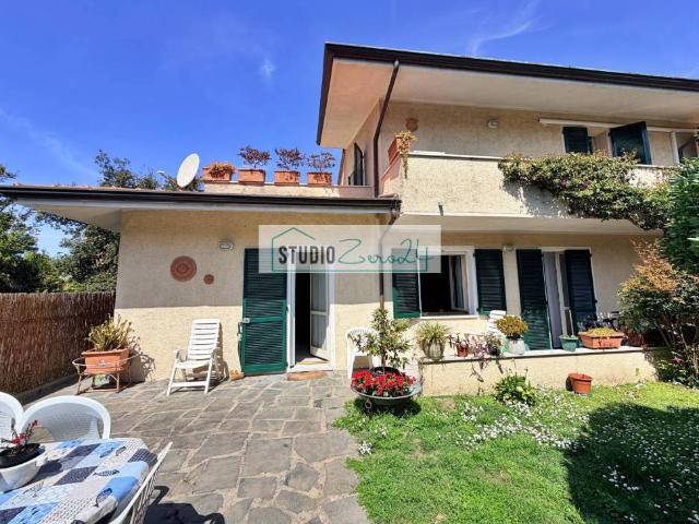 Vendesi villa bifamiliare a Forte dei Marmi
