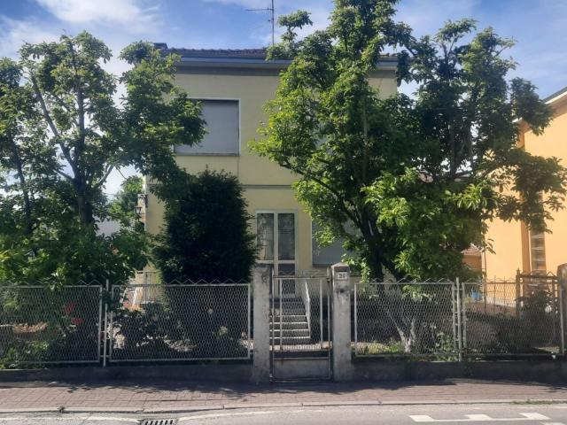 Vendesi casa indipendente a Fabbrico via XXV Aprile n° 71
