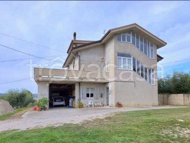 Vendesi casa indipendente a Fermo