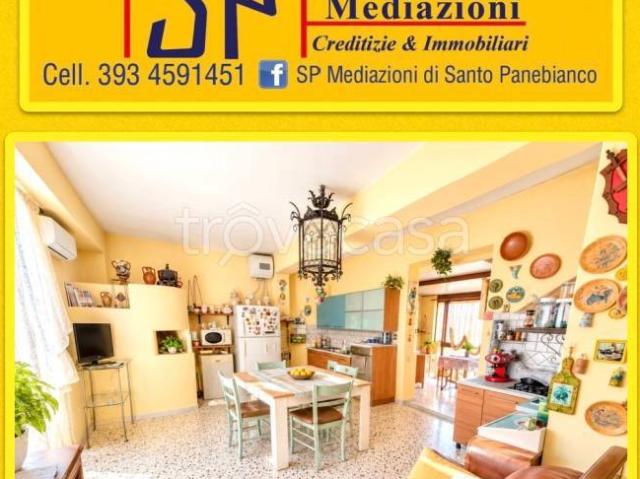 Vendesi casa indipendente a Fiumefreddo di Sicilia via della Chiesa