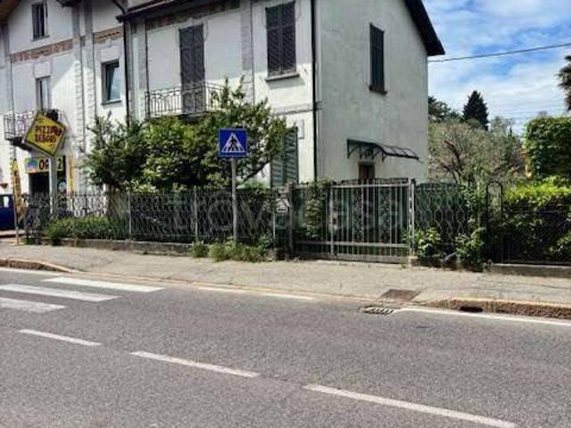Vendesi casa indipendente a Fino Mornasco via Garibaldi, 250