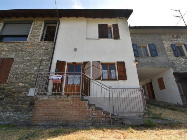 Vendesi casa indipendente a Fragno, Calestano