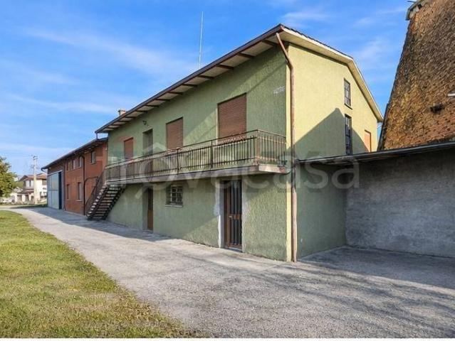 Vendesi casa indipendente a Fratte, Santa Giustina in Colle