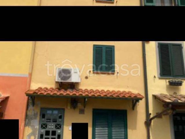 Vendesi casa indipendente a Fucecchio via di Burello, 27