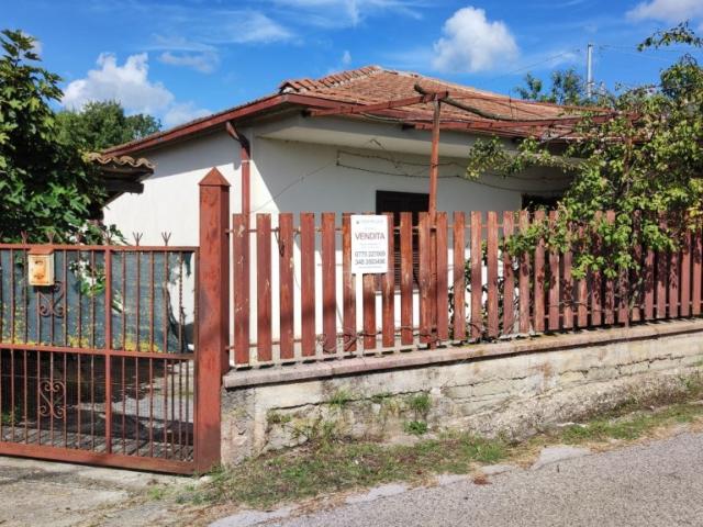 Vendesi casa indipendente a Fumone