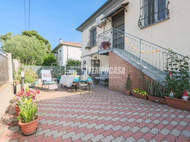 Vendesi casa indipendente a Imola via Rimini