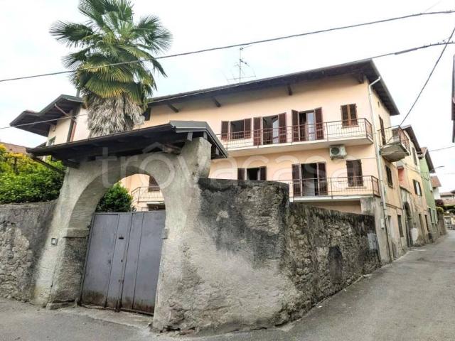Vendesi casa indipendente a Invorio via Don Antonio Ragazzini