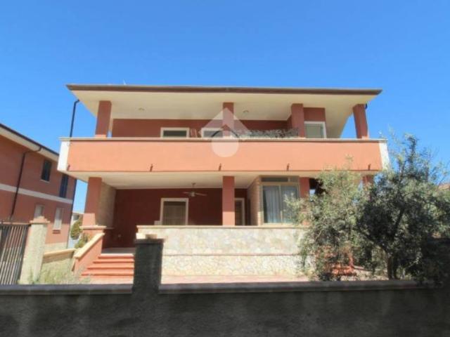 Vendesi casa indipendente a Isola di Capo Rizzuto via Grande, Capo Rizzuto