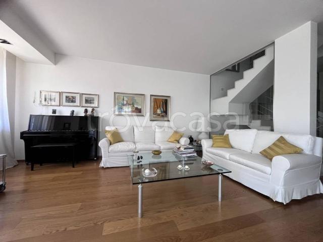 Vendesi casa indipendente a Jesi via degli Appennini, Colle Paradiso