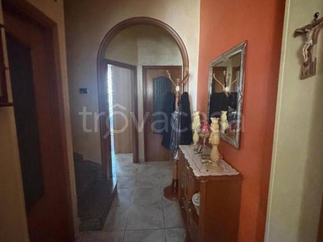 Vendesi casa indipendente a Orta Nova