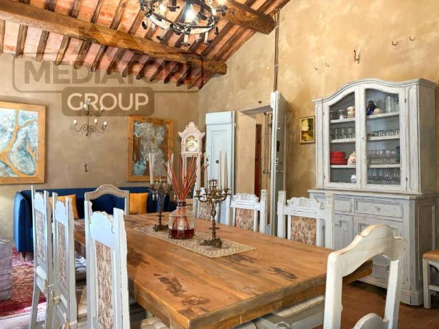Vendesi casa indipendente a Orbicciano, Camaiore