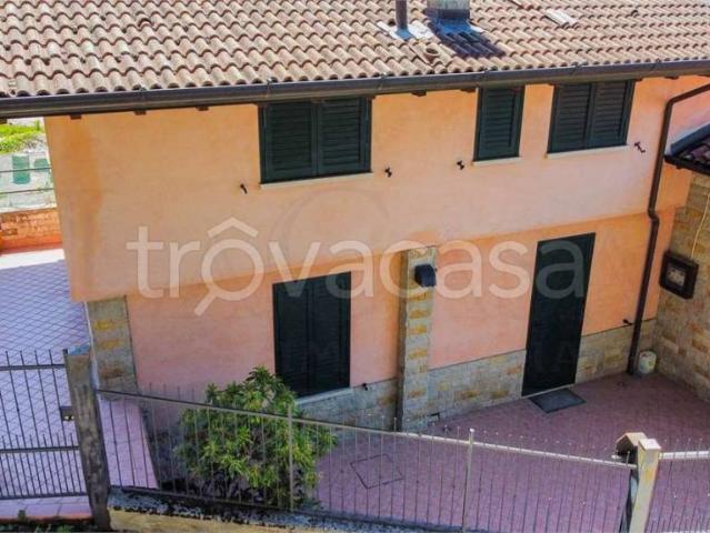 Vendesi casa indipendente a Lodrino