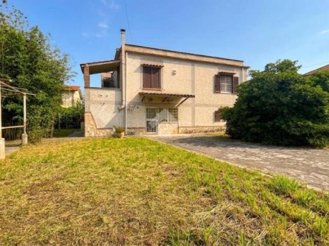 Vendesi casa indipendente a Latina strada Macchia Grande, 35, Borgo Santa Maria