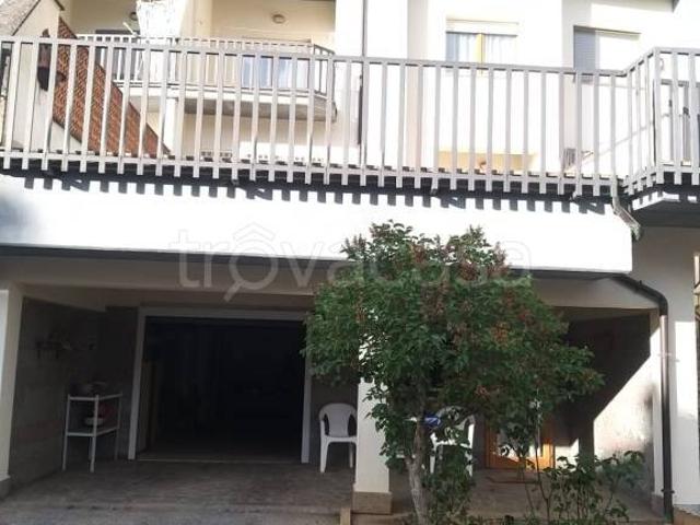 Vendesi casa indipendente a L'Aquila via Louis Pasteur, Pettino Cansatessa