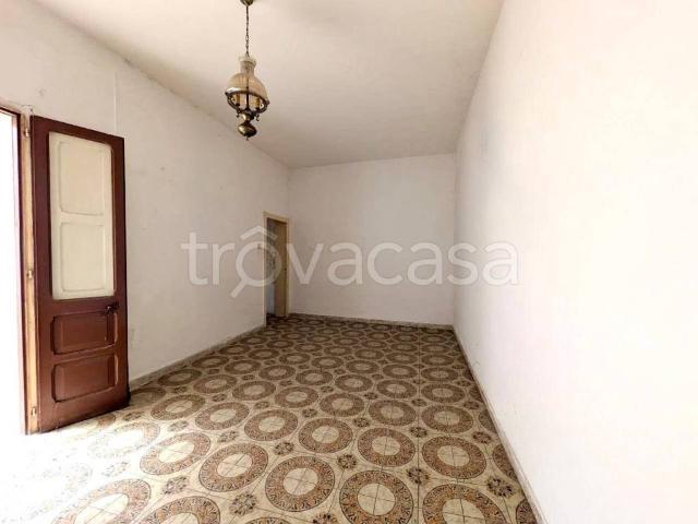 Vendesi casa indipendente a Leverano via Isonzo, 34
