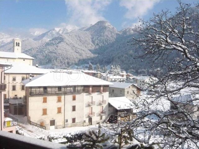 Vendesi casa indipendente a Ledro via Unità d'Italia, 16