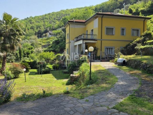 Vendesi casa indipendente a Lerici via b. Gazzoli, Pugliola