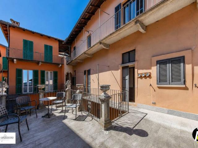 Vendesi casa indipendente a Lesa piazza Giacomo Matteotti