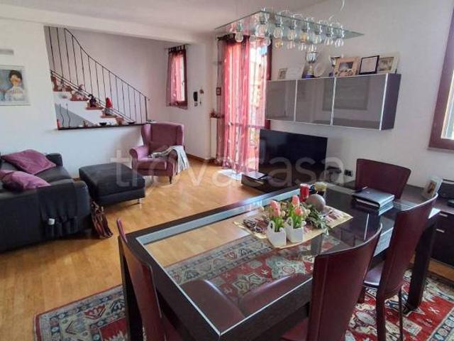 Vendesi casa indipendente a Livorno, Ardenza