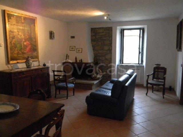 Vendesi casa indipendente a Licciana Nardi