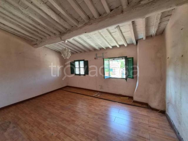 Vendesi casa indipendente a Lucca via Romana, San Filippo