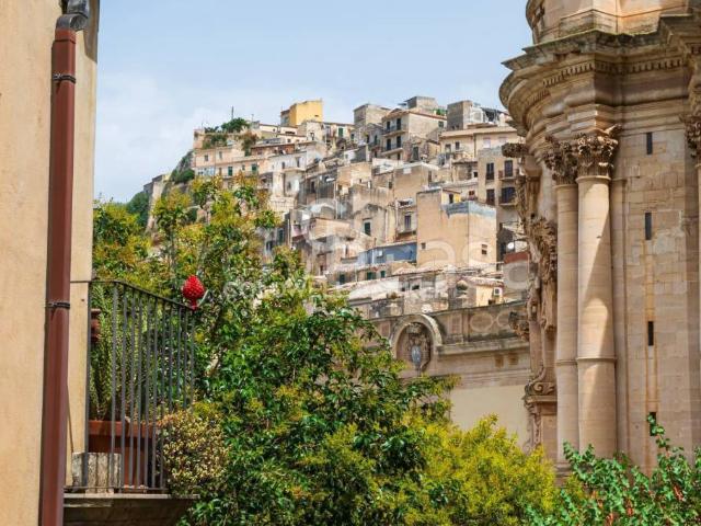 Vendesi casa indipendente a Modica Alta, Modica