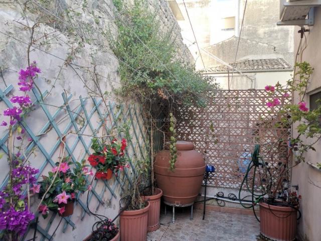 Vendesi casa indipendente a Modica Bassa, Modica