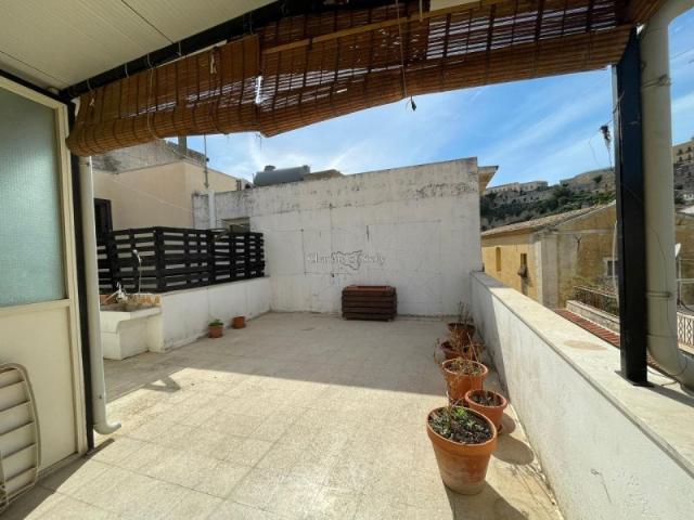 Vendesi casa indipendente a Modica Bassa, Modica