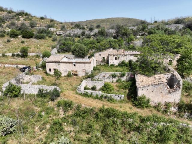 Vendesi casa indipendente a Modica