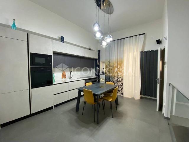 Vendesi casa indipendente a Modugno via c. Cerri