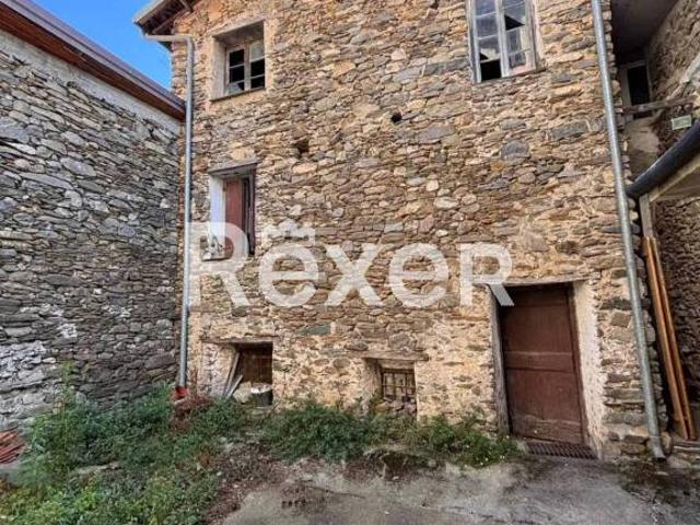 Vendesi casa indipendente a Molini di Triora via Giulio Cesare