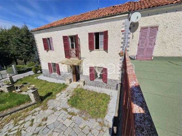 Vendesi casa indipendente a Mombasiglio strada provinciale 34, 88