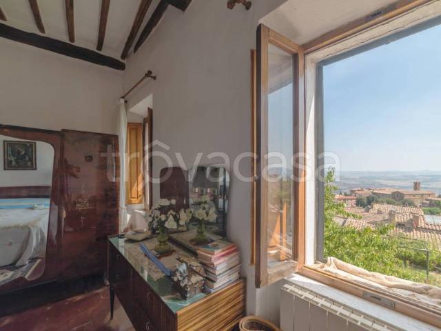 Vendesi casa indipendente a Montalcino via Cialdini