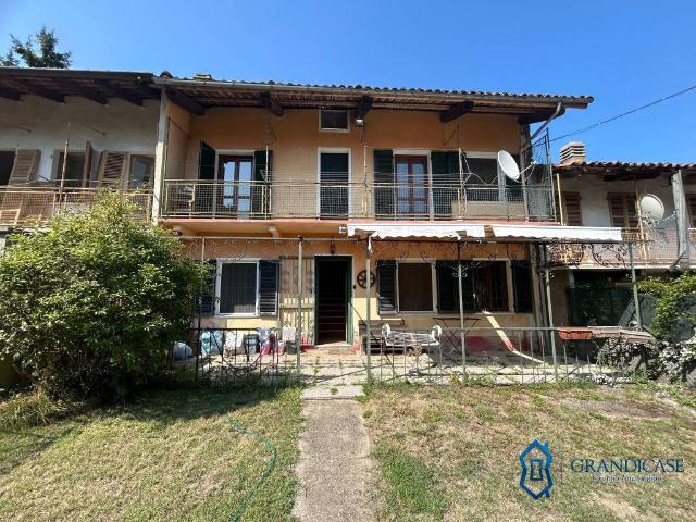 Vendesi casa indipendente a Monteu da Po via Felice Nazzaro, 5