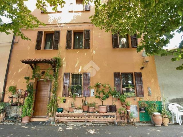 Vendesi casa indipendente a Montechiarugolo via chiesa, 14, Tortiano