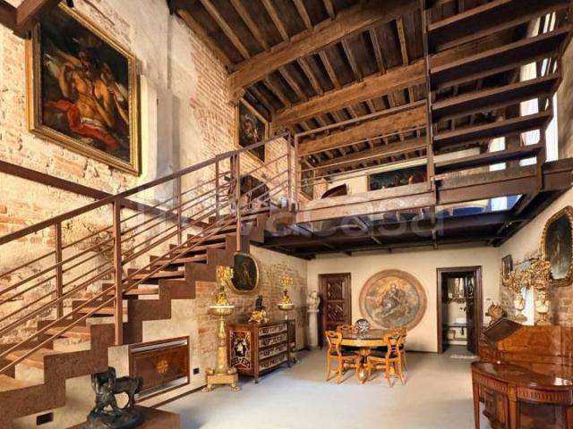 Vendesi casa indipendente a Montemagno piazza Castello, 1