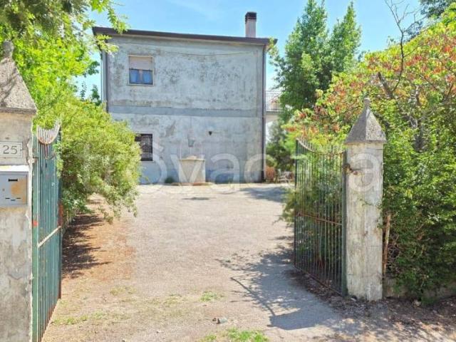 Vendesi casa indipendente a Montemarano