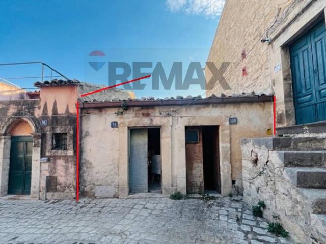 Vendesi casa indipendente a Monterosso Almo