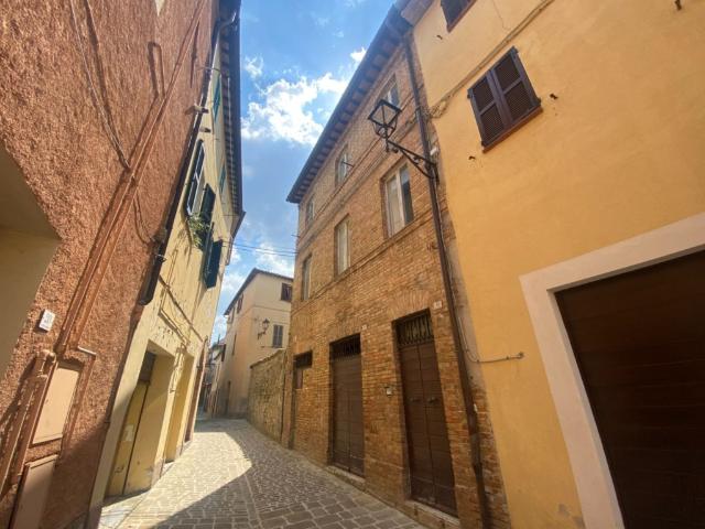 Vendesi casa indipendente a Matelica