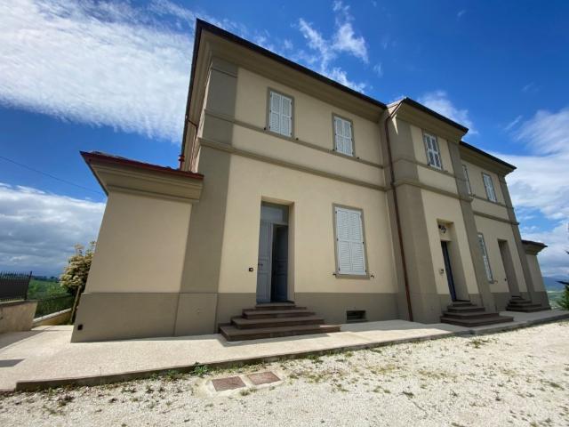 Vendesi casa indipendente a Matelica