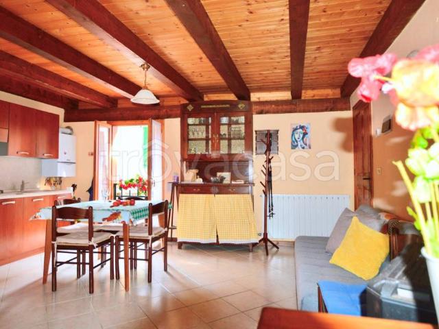 Vendesi casa indipendente a Malesco via Mazzarocco, 14, Finero
