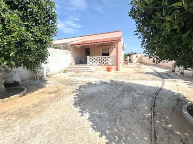 Vendesi casa indipendente a Manduria via Contrada Marchese