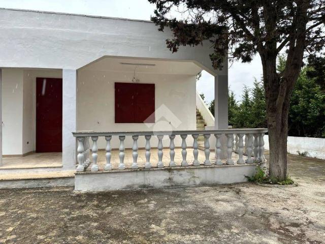 Vendesi casa indipendente a Maruggio