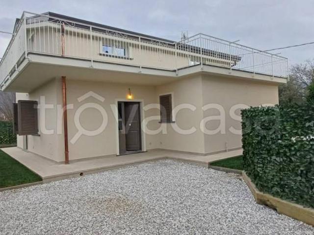Vendesi casa indipendente a Massa, Centro città