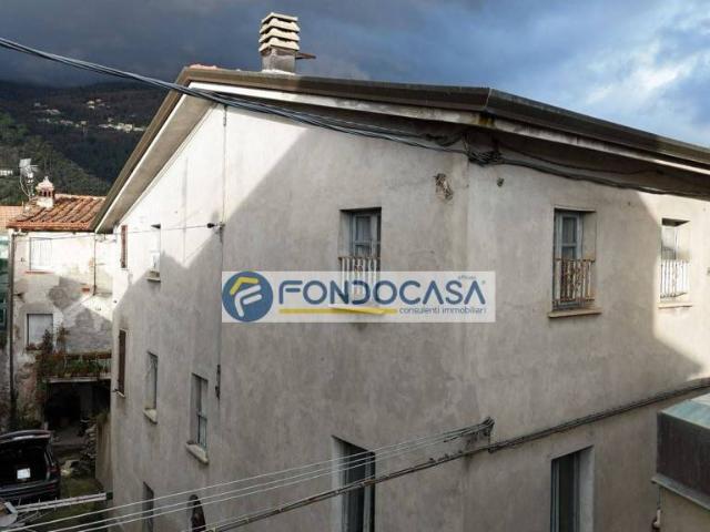 Vendesi casa indipendente a Massa via Giovanni Minzoni, Castagnola