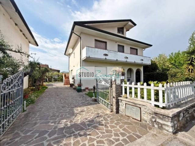Vendesi casa indipendente a Massarosa via portovecchio