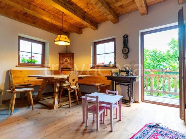Vendesi casa indipendente a Meltina