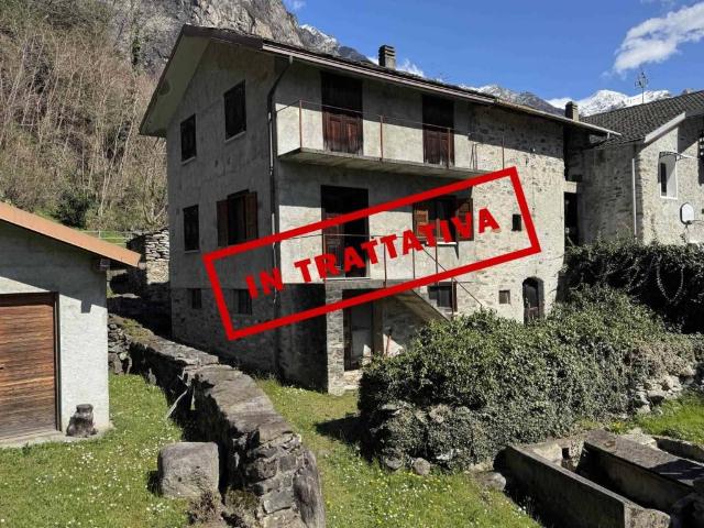 Vendesi casa indipendente a Mese via Scandolera